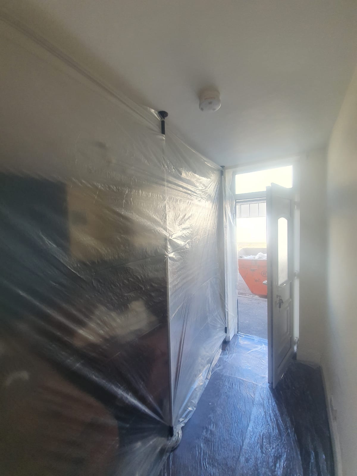 How we stop dust spreading as we work in your home